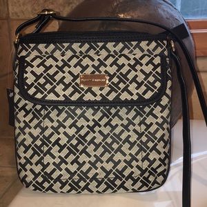 NWT Tommy Hilfiger small purse